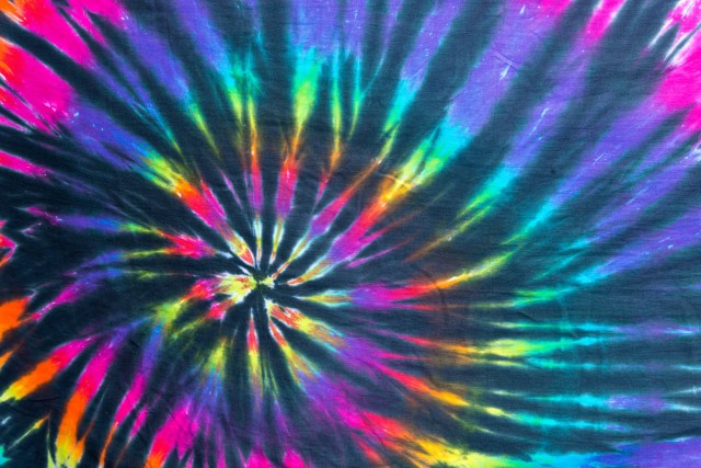 Transform Your Wardrobe: How to Create Trendy Tie-Dye Designs at Home