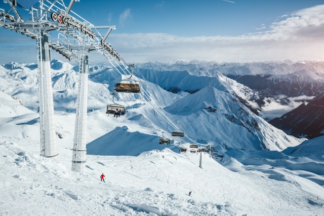Chill Out with These Must-Try Cold Weather Activities This Winter